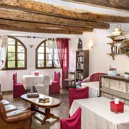 Holiday home La Petite Maison D'arnal *