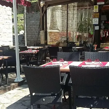 La Petite Maison D'arnal Feriehus *